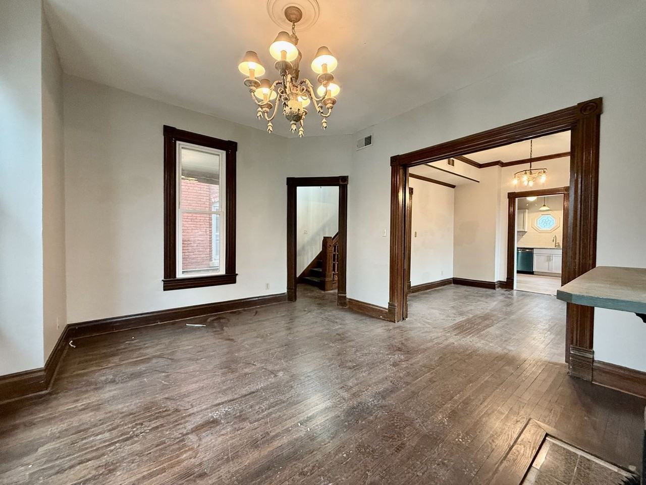 2555 Holmes St - Photo 5 of 25