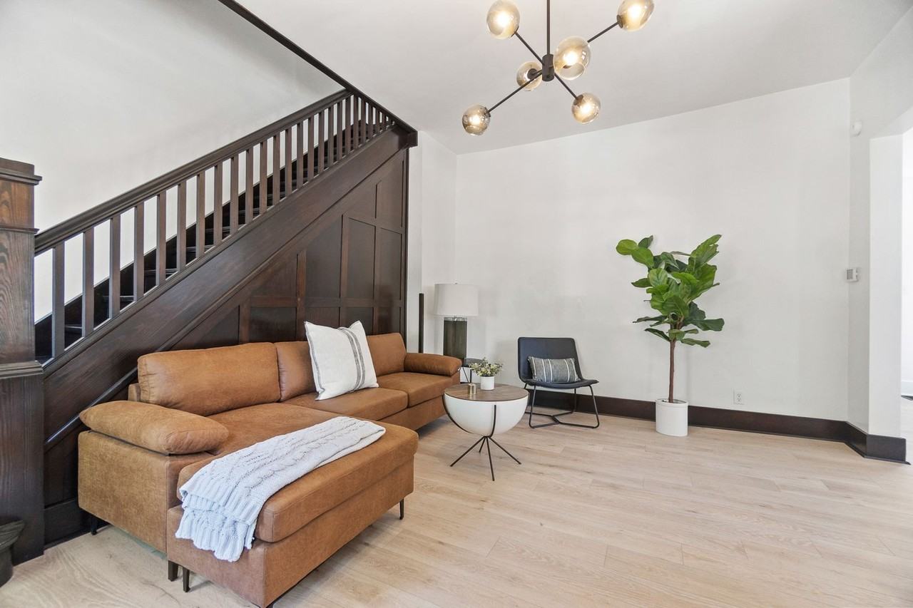 1032 College St - Photo 7 of 18