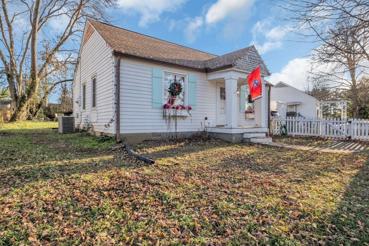 1203 Kermit Dr - Photo 2 of 28