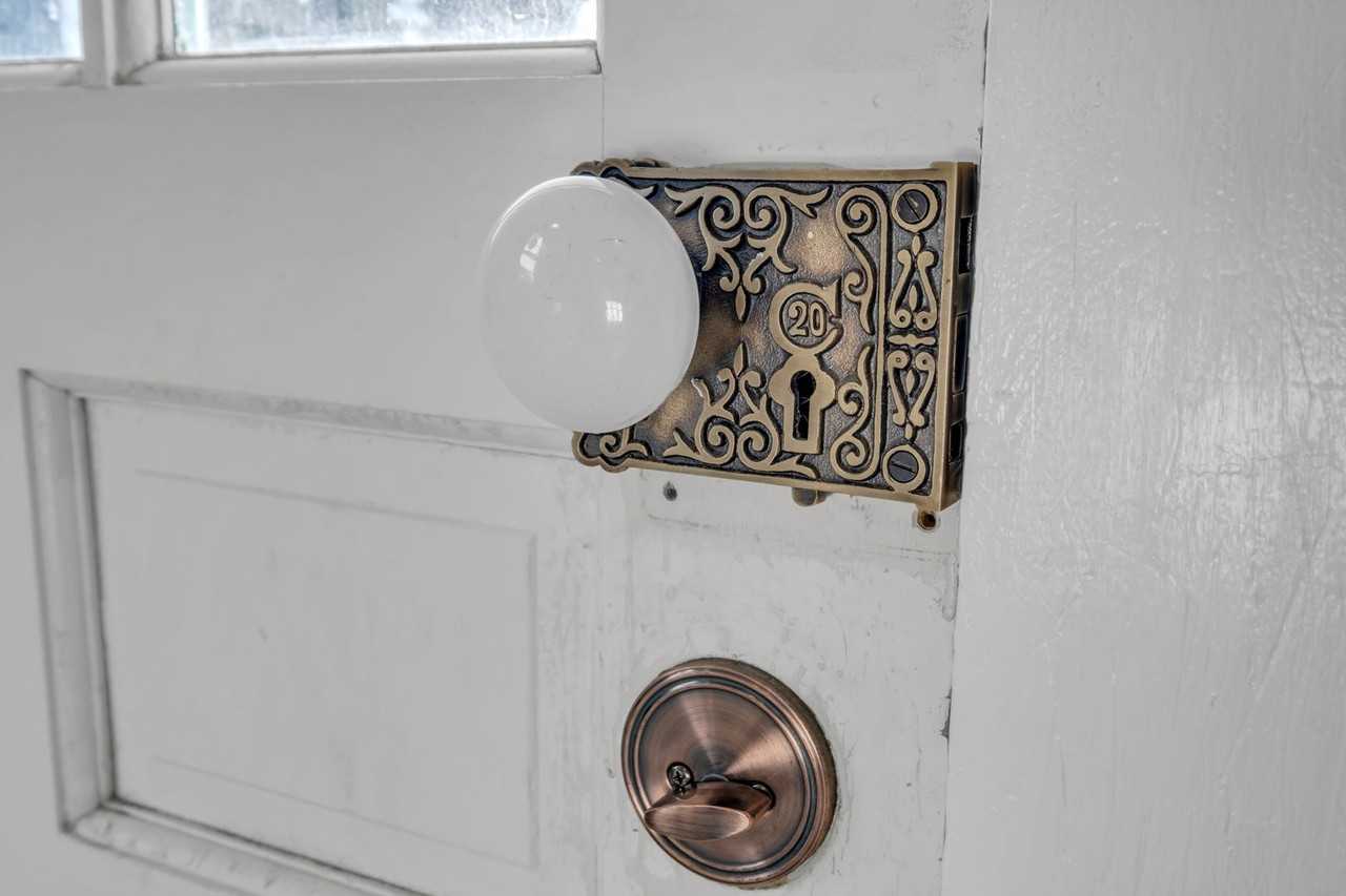 1203 Kermit Dr - Photo 4 of 29