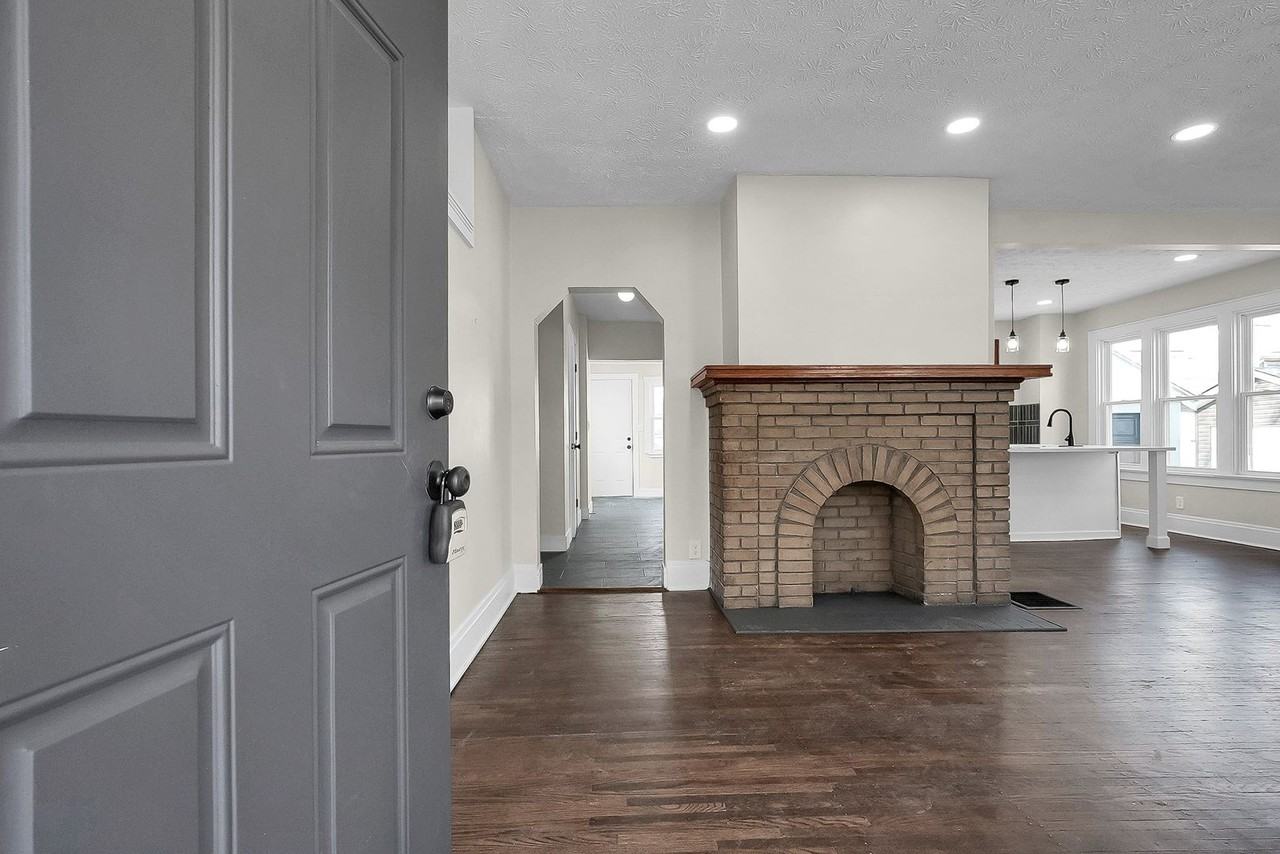 917 Carpenter St - Photo 4 of 19