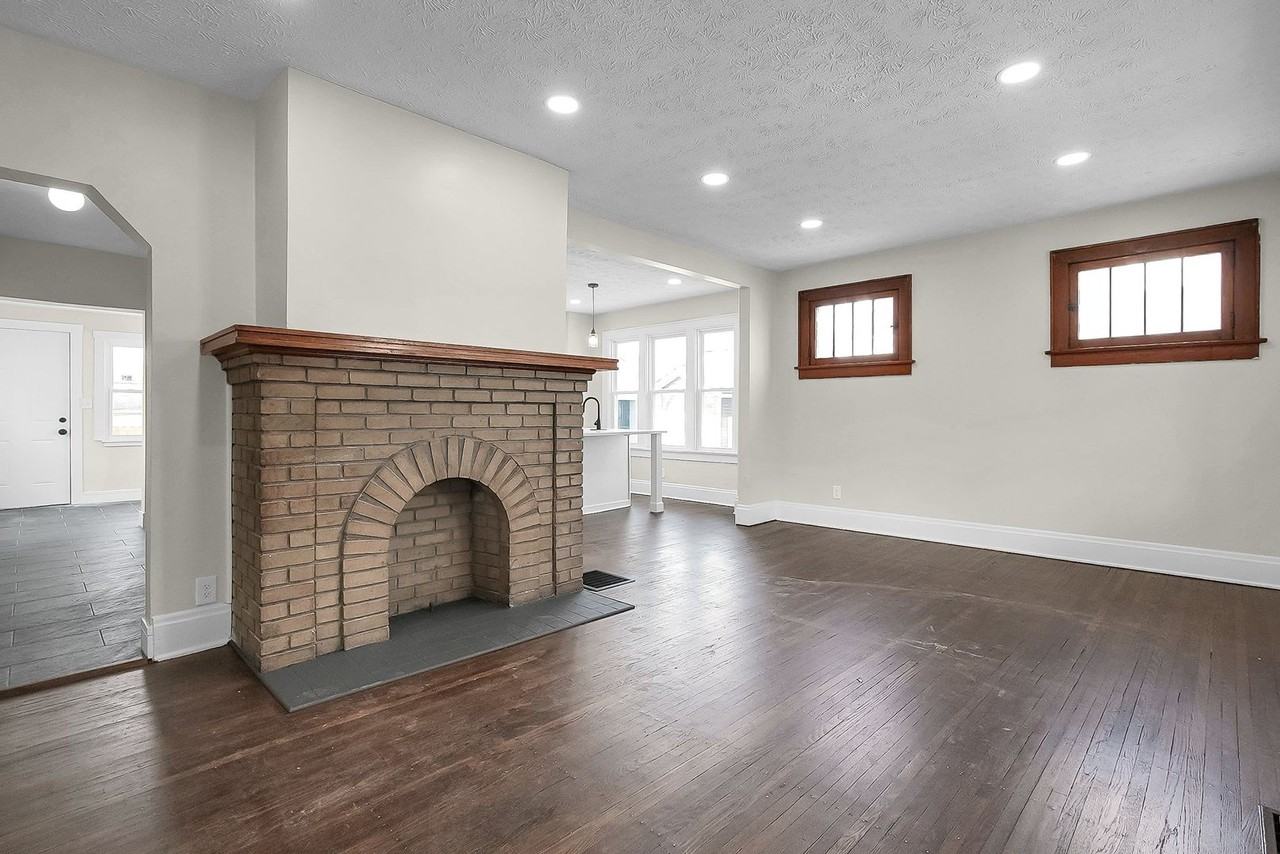 917 Carpenter St - Photo 5 of 19