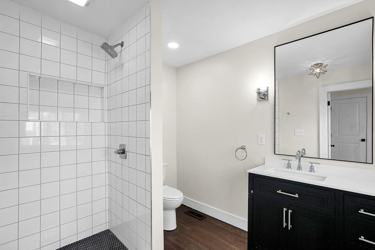 917 Carpenter St - Photo 7 of 19