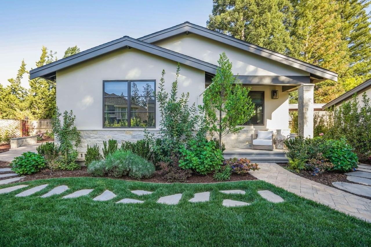 18218 Gregory Pl - Photo 2 of 16