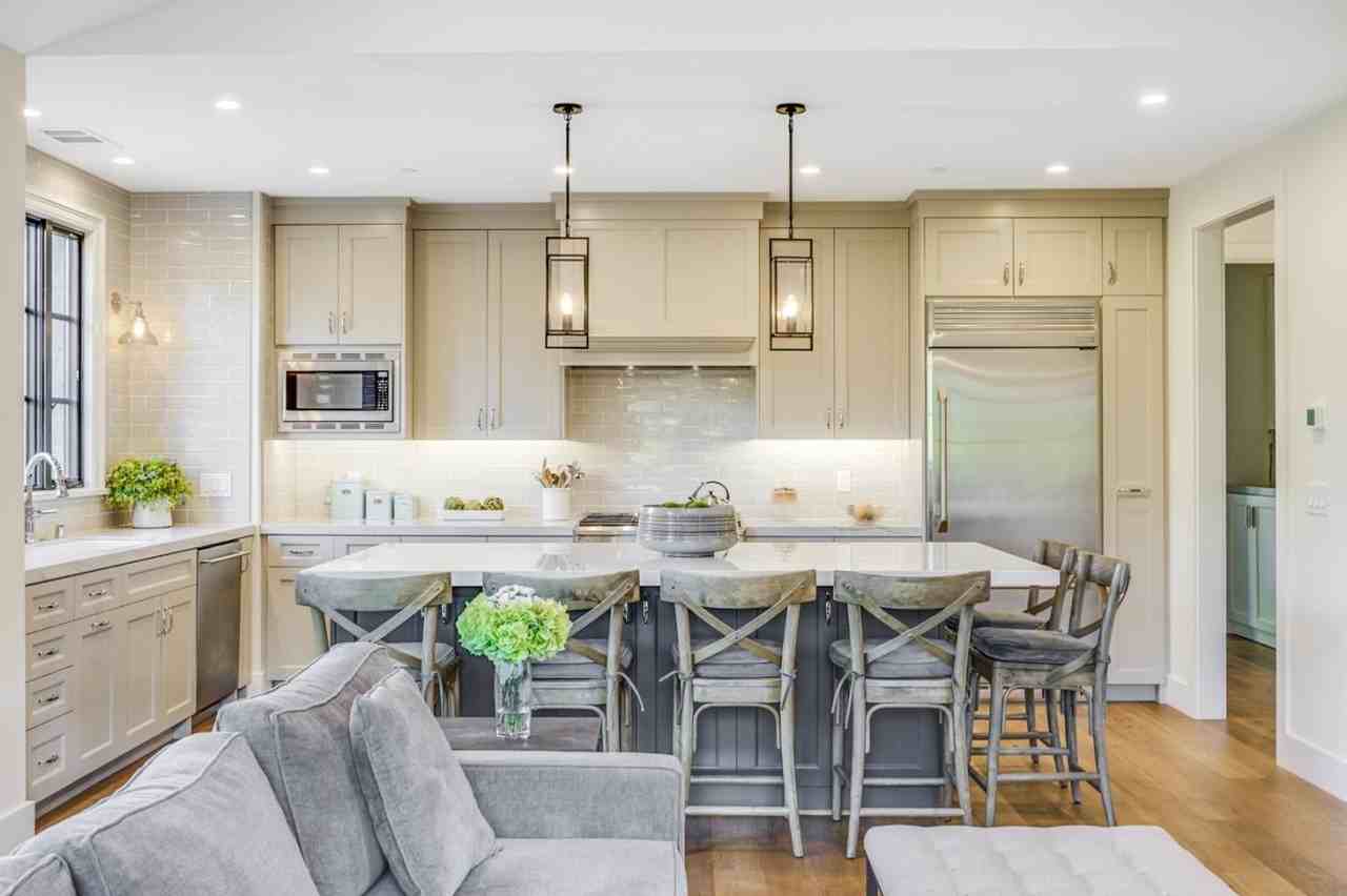 18218 Gregory Pl - Photo 3 of 16