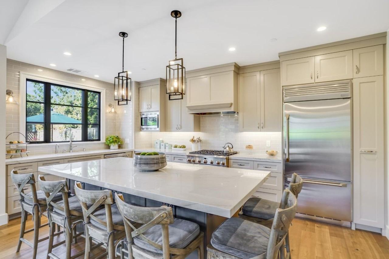 18218 Gregory Pl - Photo 5 of 16