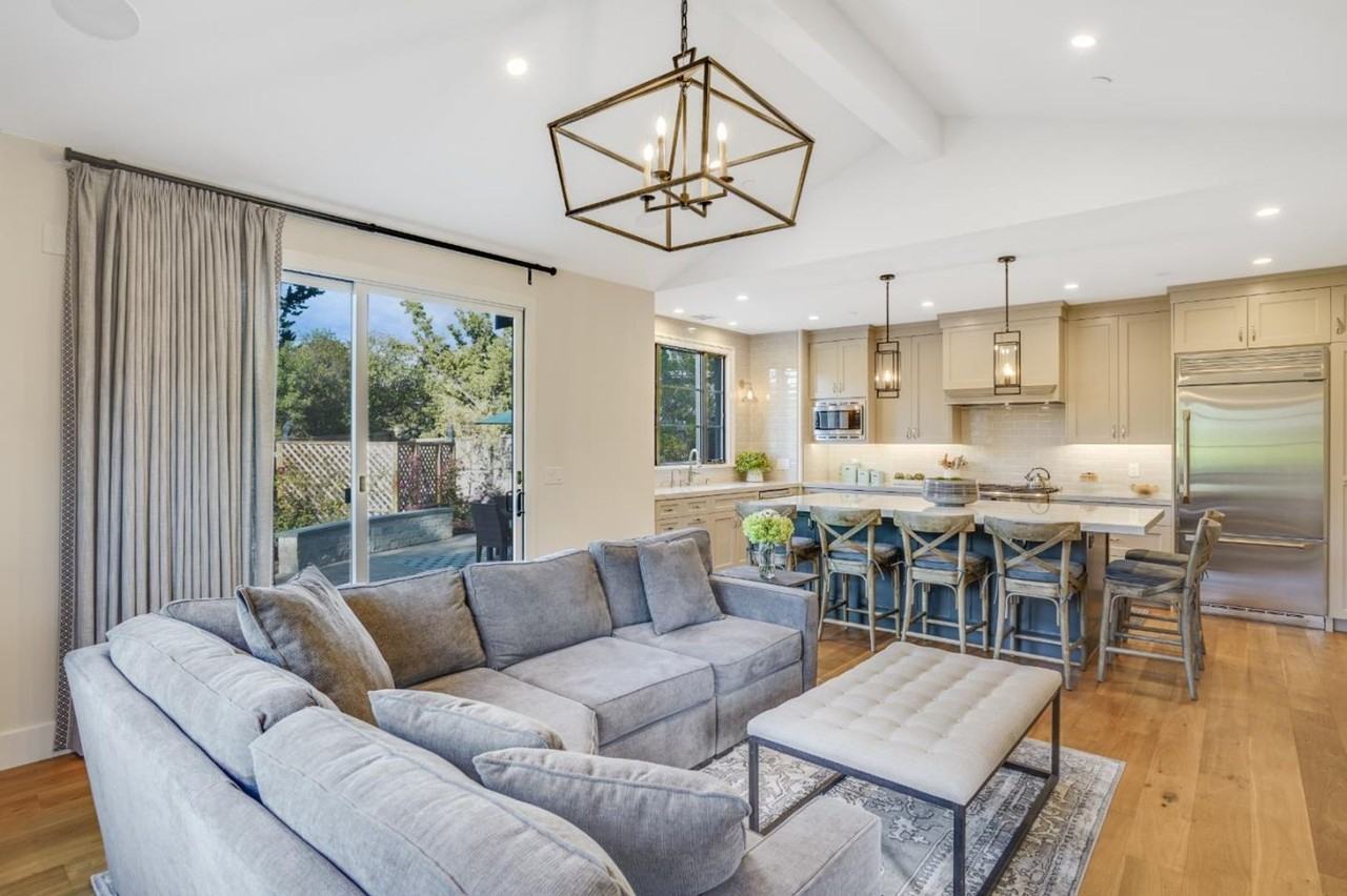 18218 Gregory Pl - Photo 7 of 16