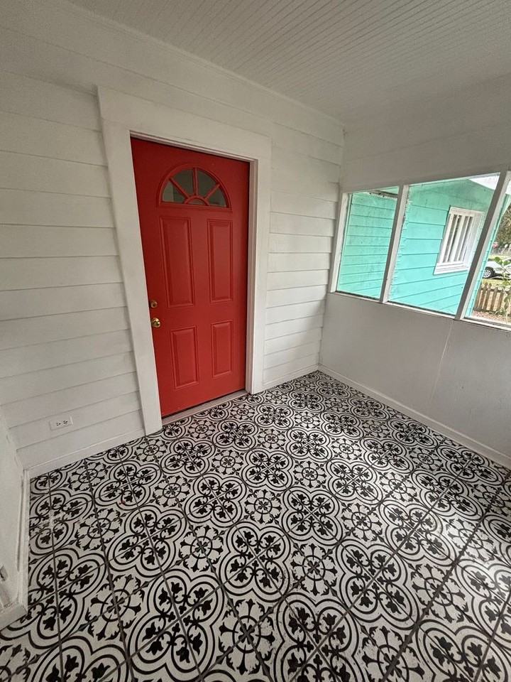 2100 Seminole Blvd S - Photo 2 of 8