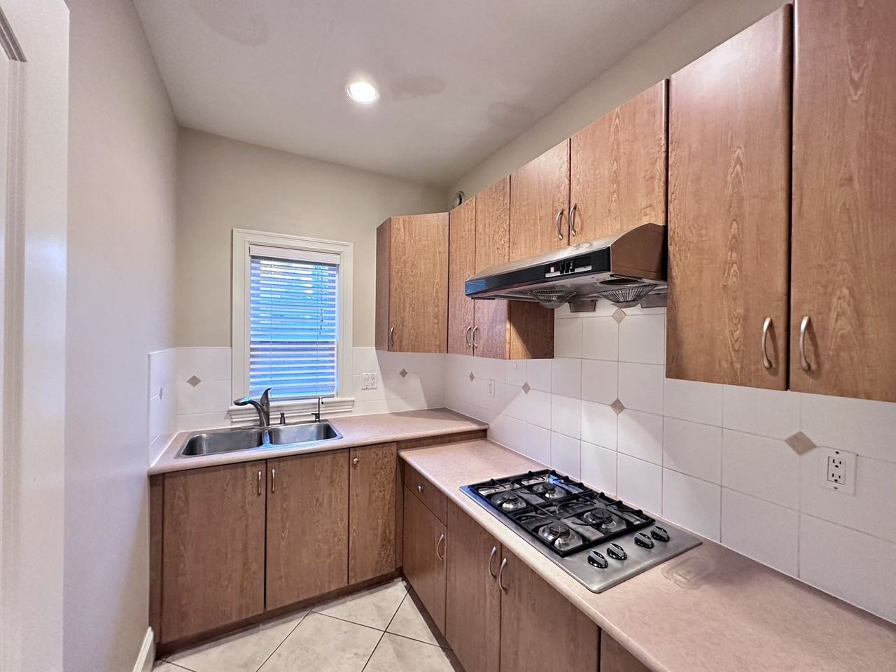 3620 Rosamond Avenue - Photo 3 of 24