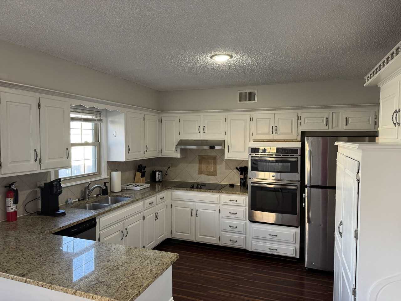 Nw Oakridge Dr - Photo 3 of 11