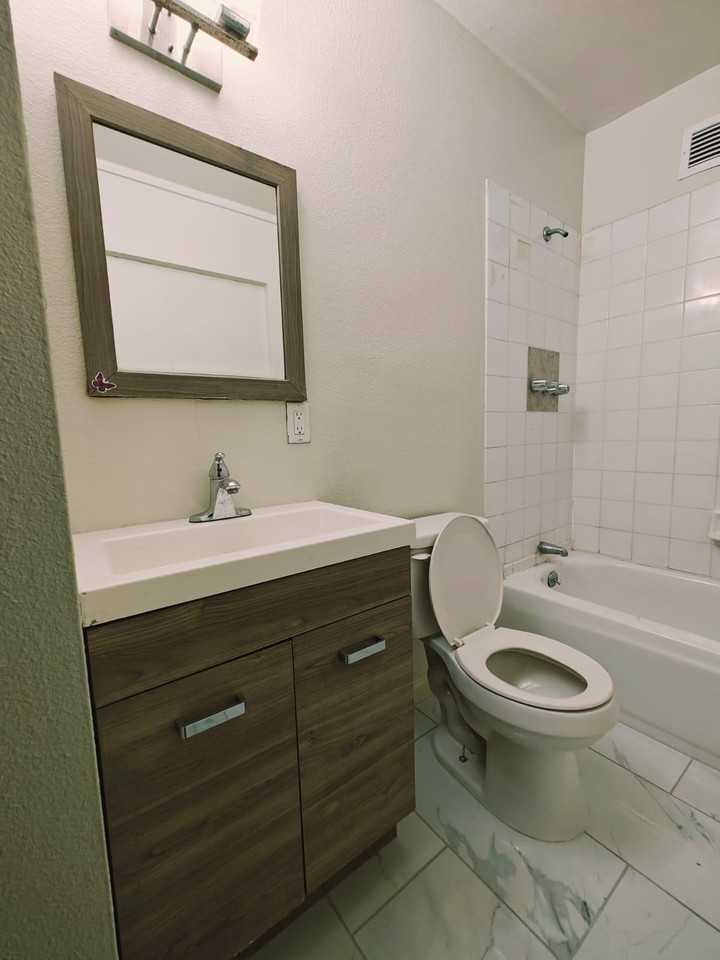 Randall Dr - Photo 2 of 9