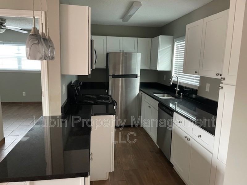 1616 Monroe Ave #7 - Photo 3 of 9