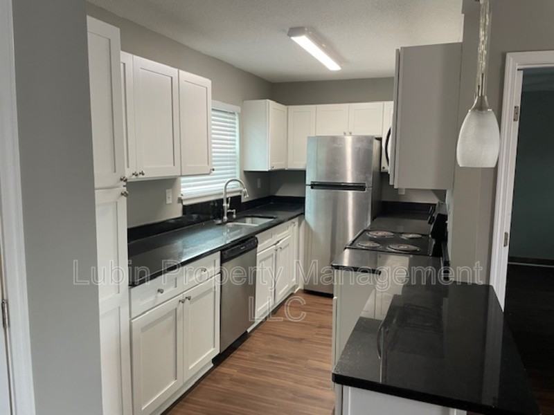 1616 Monroe Ave #7 - Photo 4 of 9