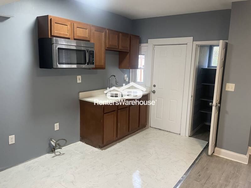 2522 Barclay St - Photo 3 of 12