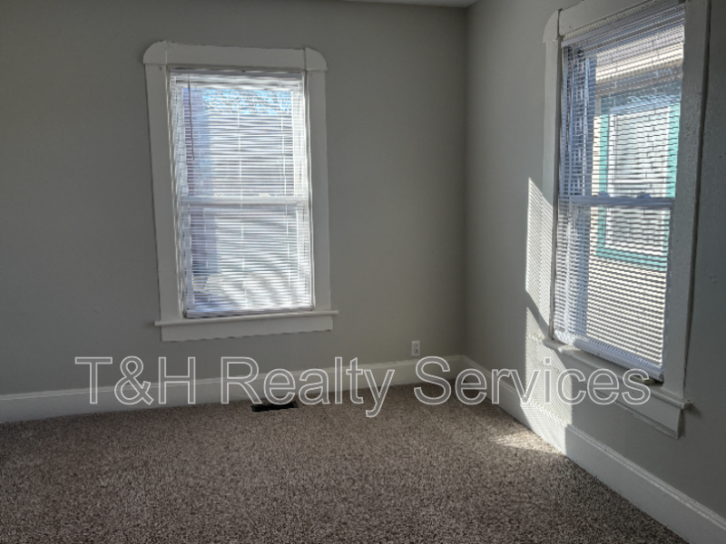 118 W 23rd St - Photo 7 of 27