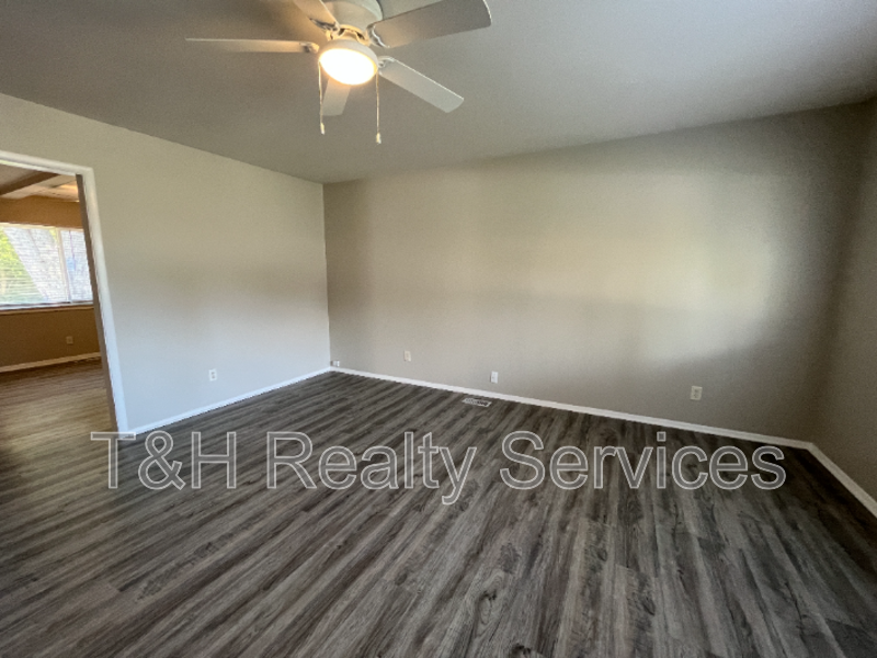 2522 Constellation Dr - Photo 6 of 33