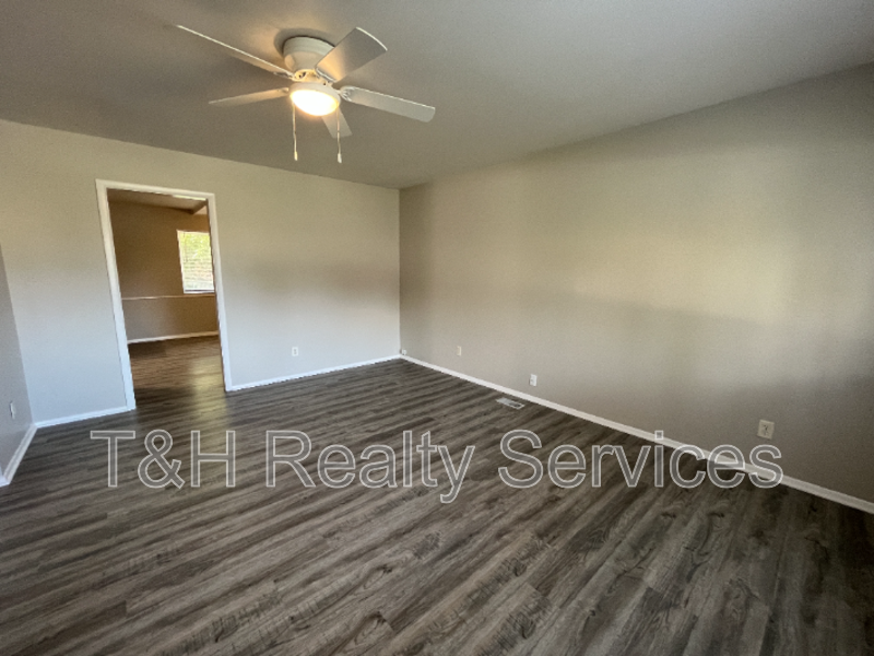 2522 Constellation Dr - Photo 5 of 33