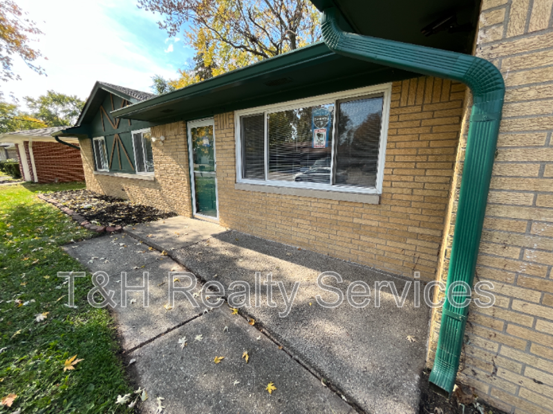 2522 Constellation Dr - Photo 3 of 33