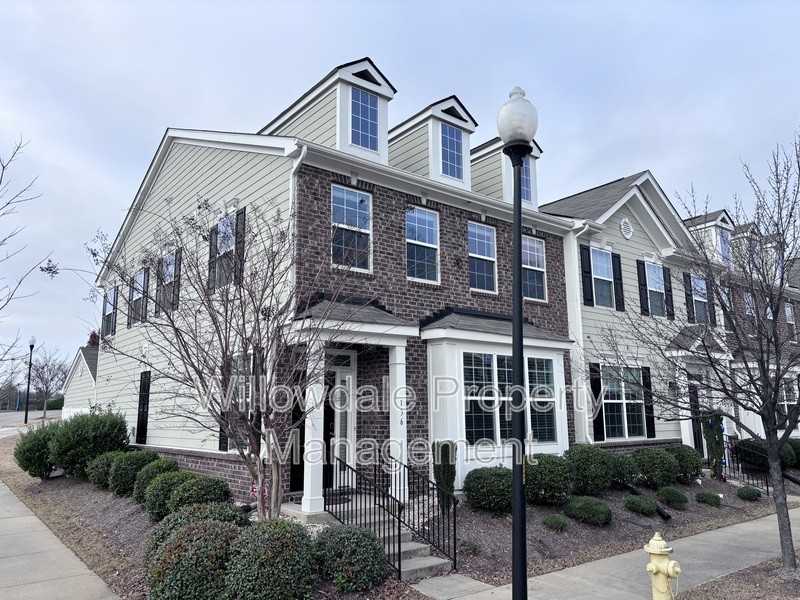 136 Spring Pine Ln - Photo 2 of 36