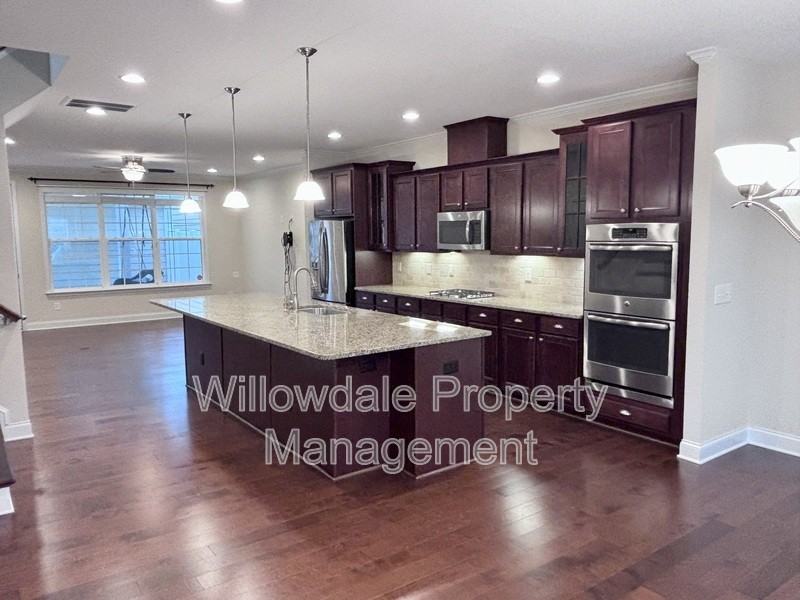 136 Spring Pine Ln - Photo 5 of 36