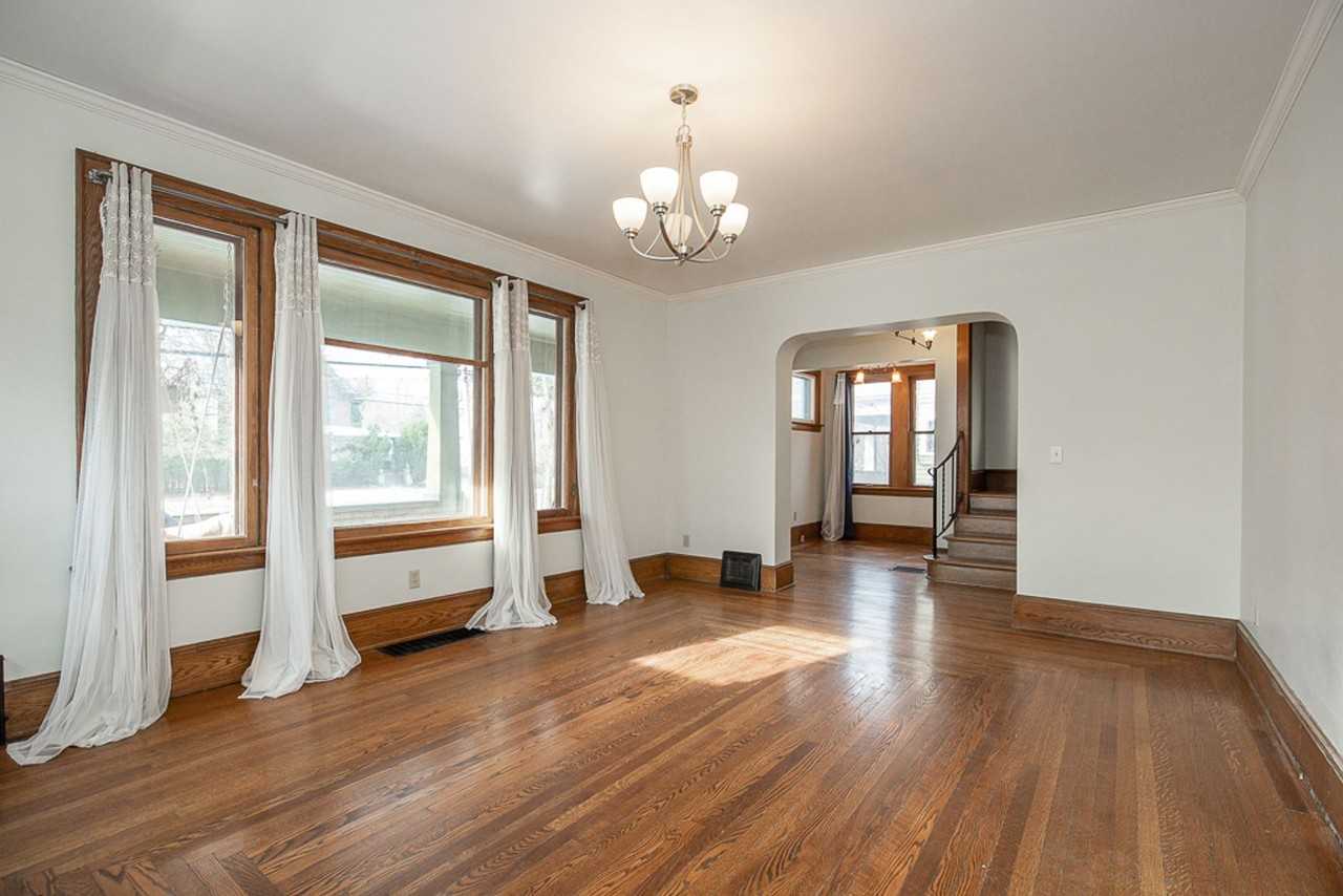 582 S Court St - Photo 3 of 50