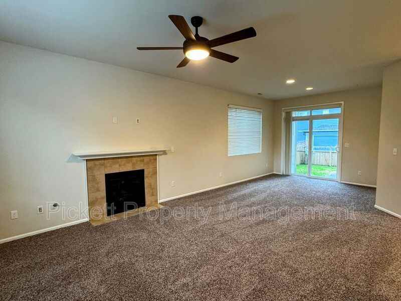 4709 Strathmore Cir Sw - Photo 3 of 11