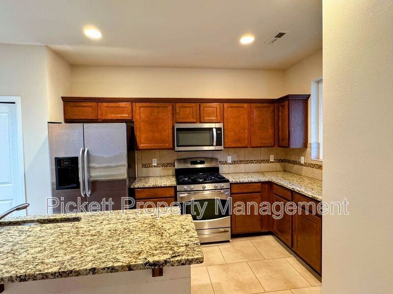 4709 Strathmore Cir Sw - Photo 6 of 11