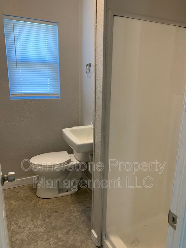 8195 Center Dr - Photo 4 of 6