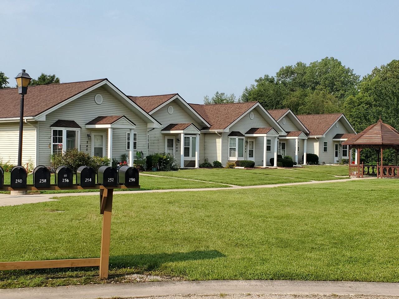 Shelbyville Apartments - Photo 2 of 2