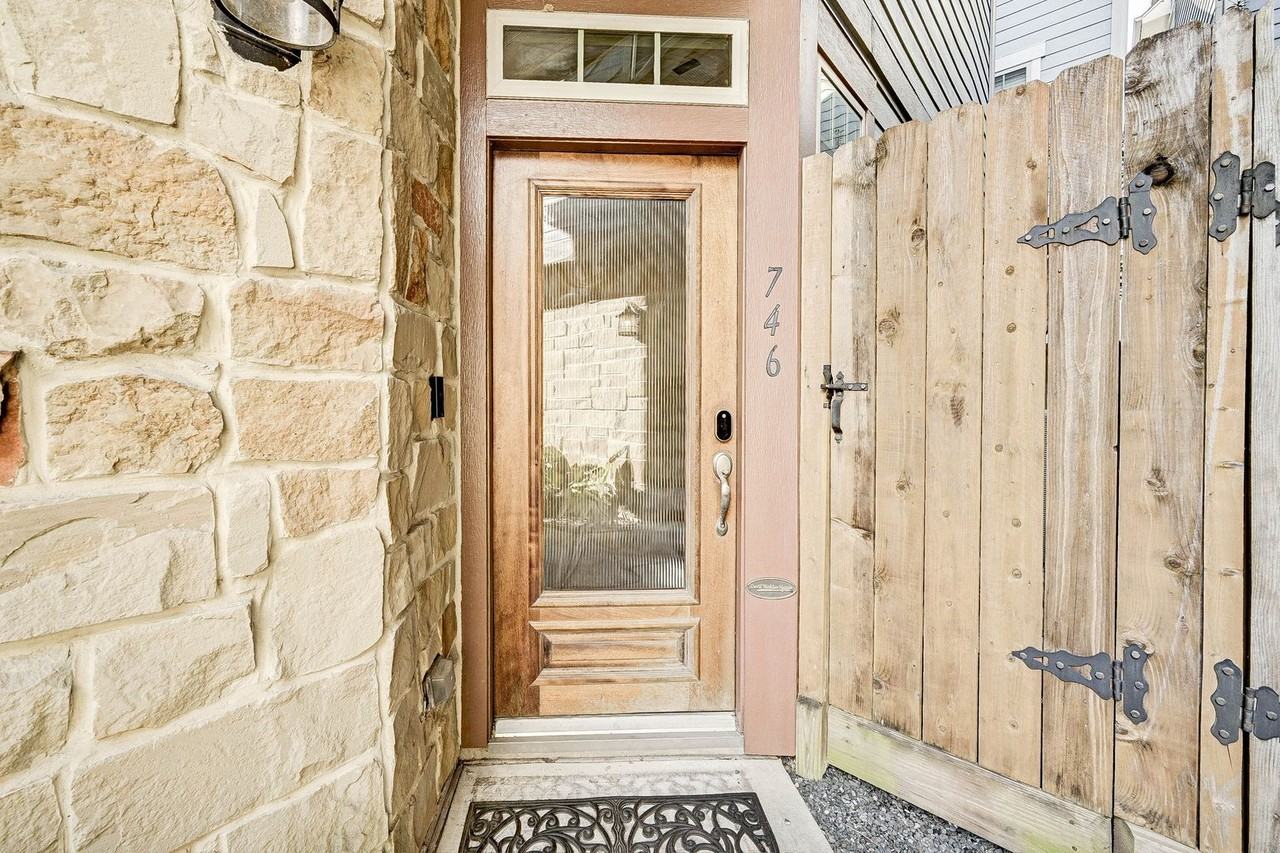 746 Nicholson St - Photo 2 of 32