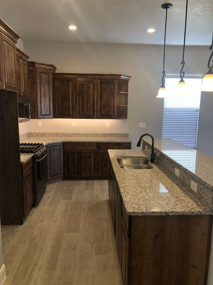 2557 W 245 N - Photo 3 of 14