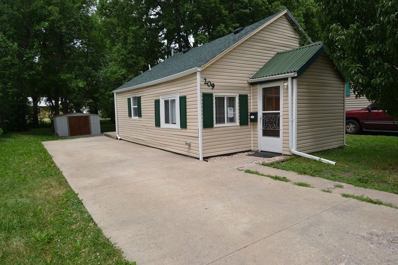 209 S Holly Ave - Photo 2 of 10