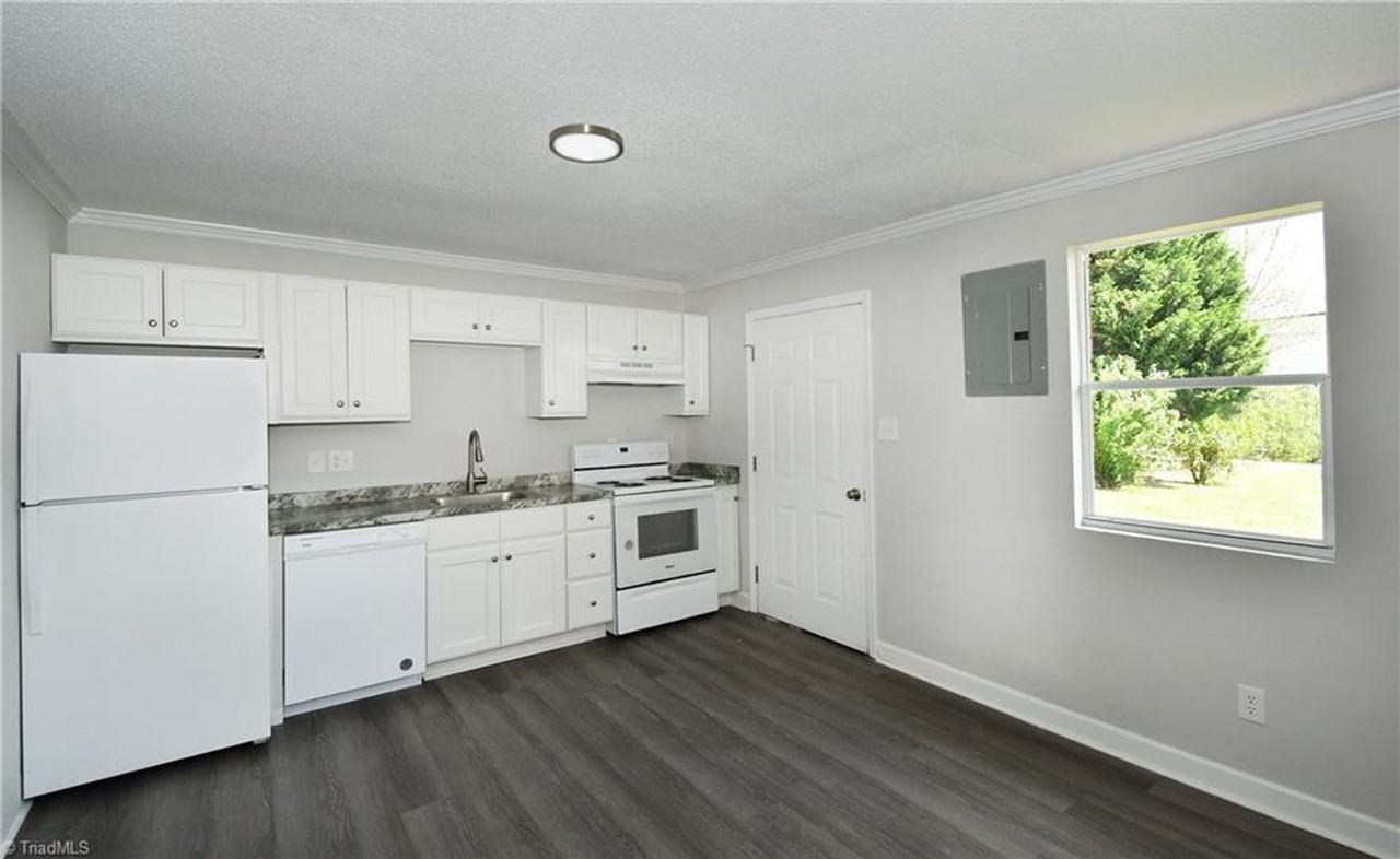 Van Buren Duplex-Zee Realty - Photo 4 of 9