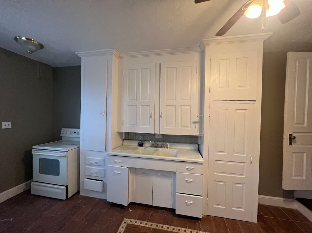 151 W Windsor St - Photo 6 of 20