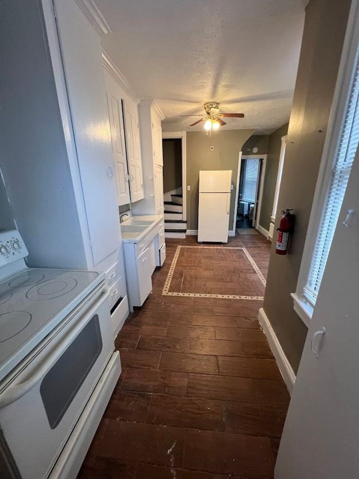 151 W Windsor St - Photo 7 of 20