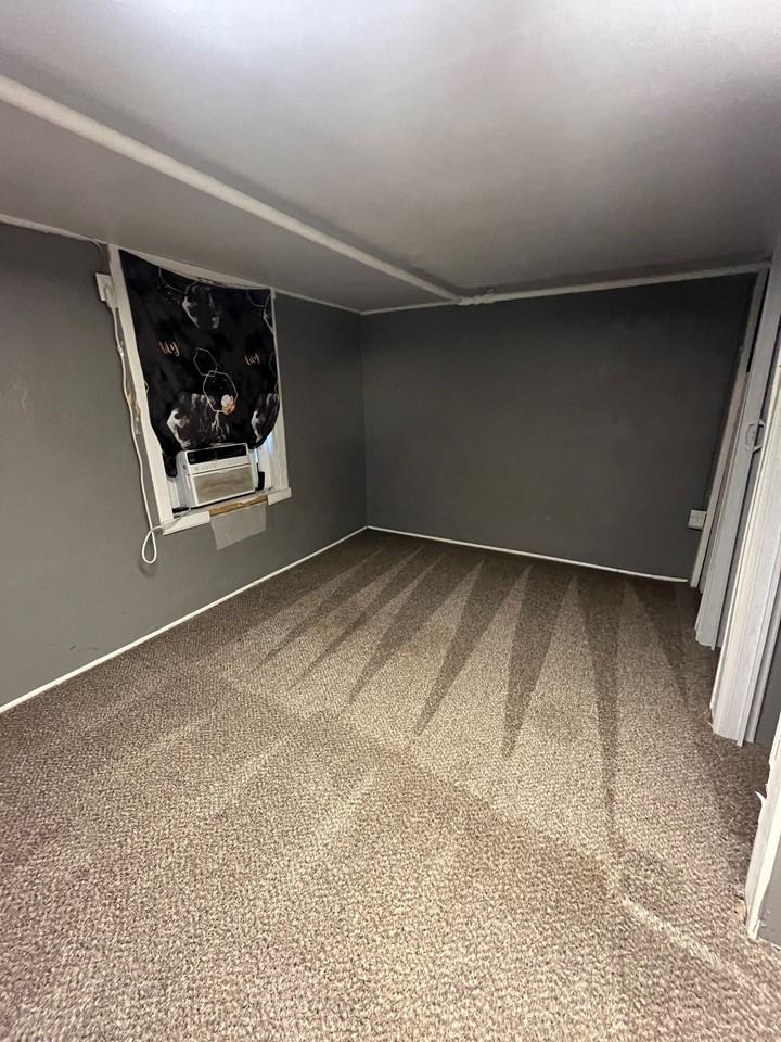 2-Bedroom, 1-Bathroom Apartment in Converted Quadplex - Photo 6 of 11