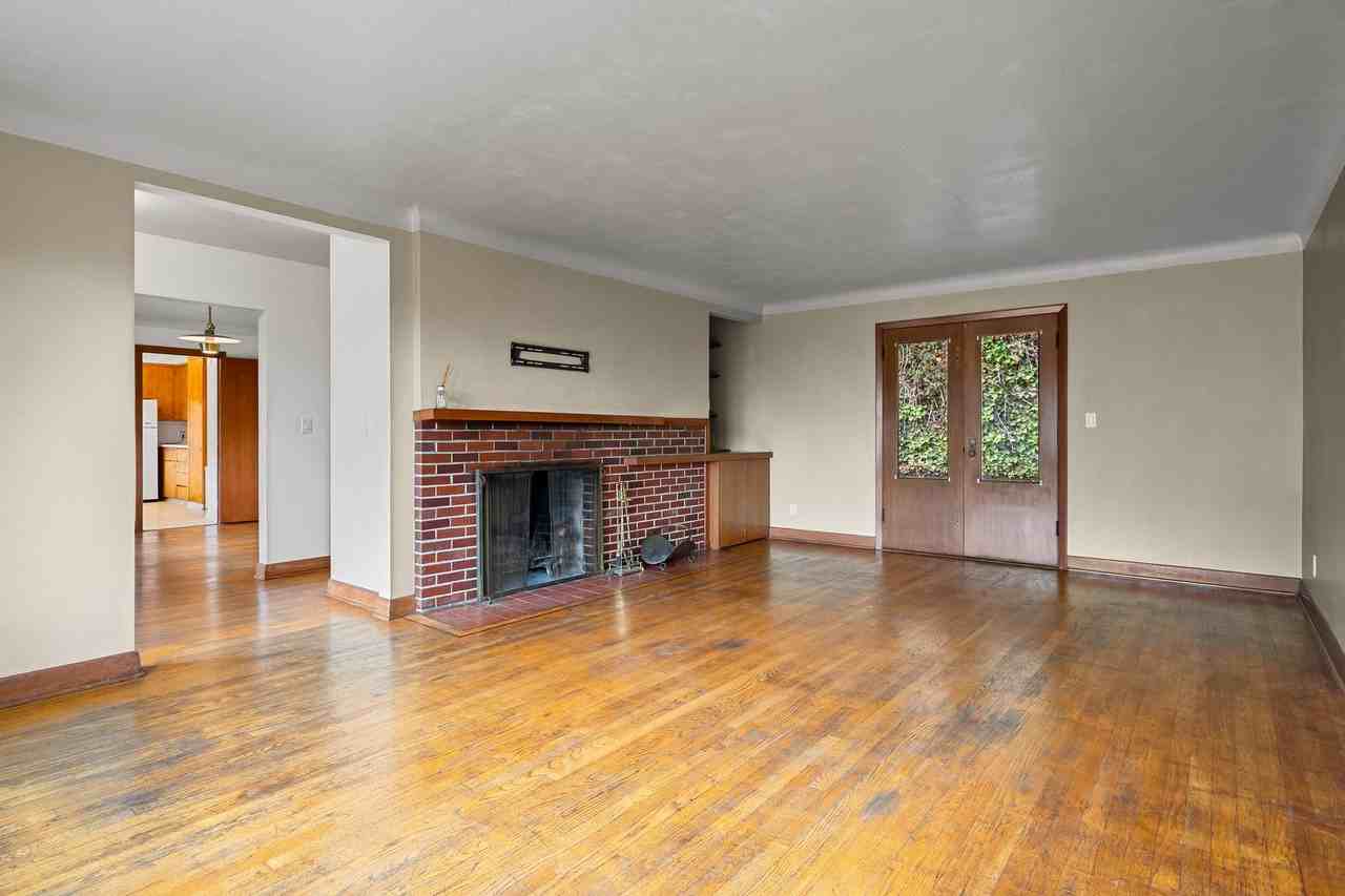825 Sw Broadway Dr #A - Photo 3 of 13