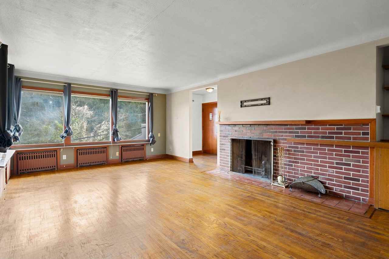 825 Sw Broadway Dr #A - Photo 4 of 13