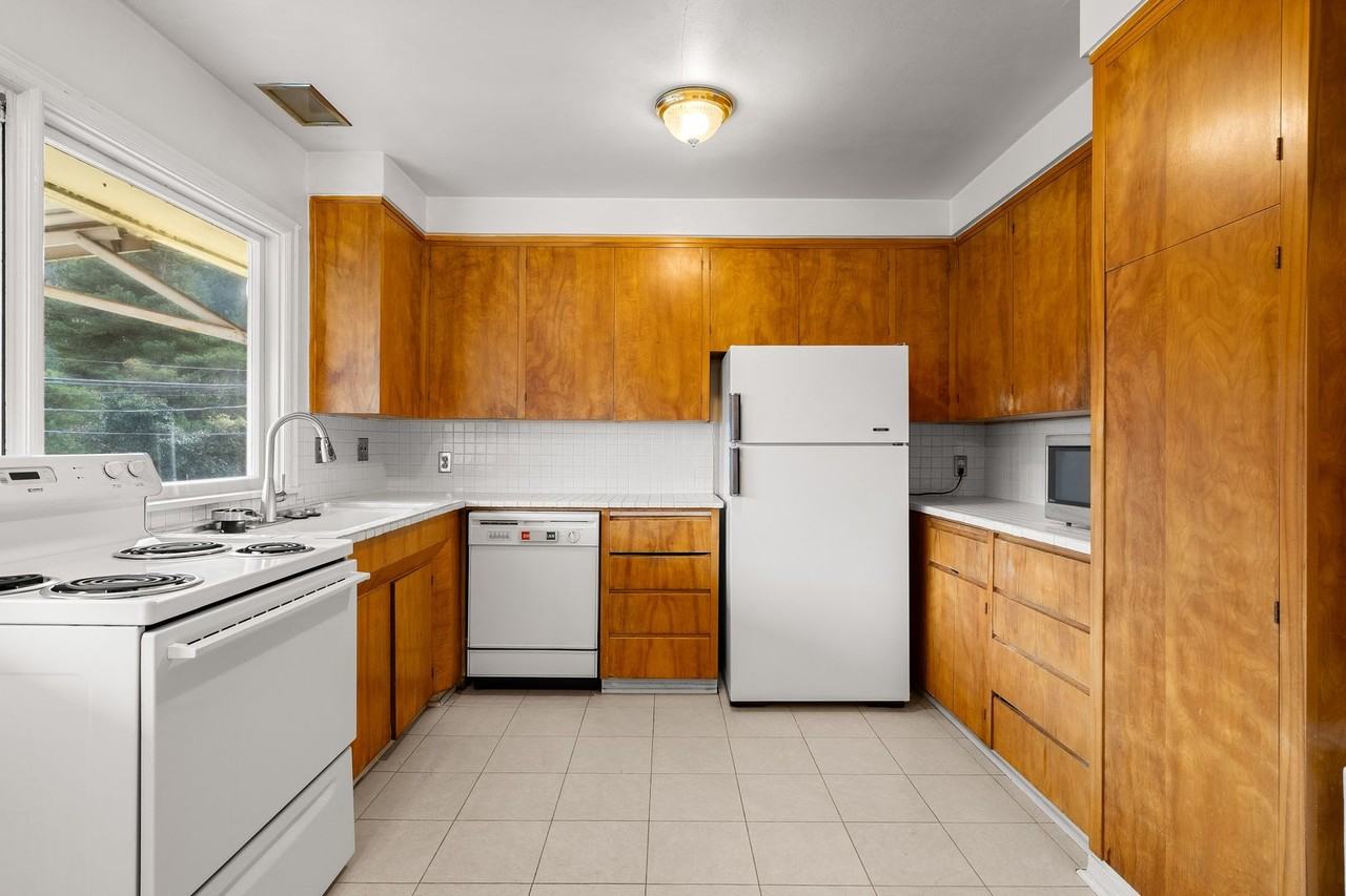 825 Sw Broadway Dr #A - Photo 6 of 13