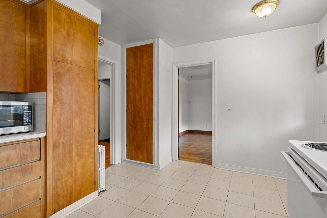 825 Sw Broadway Dr #A - Photo 7 of 13