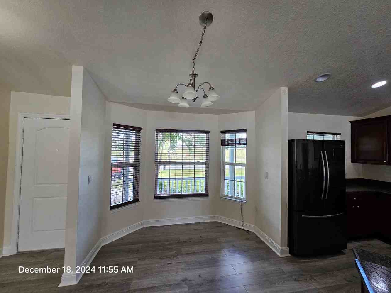 763 Sw Hogan St - Photo 7 of 30