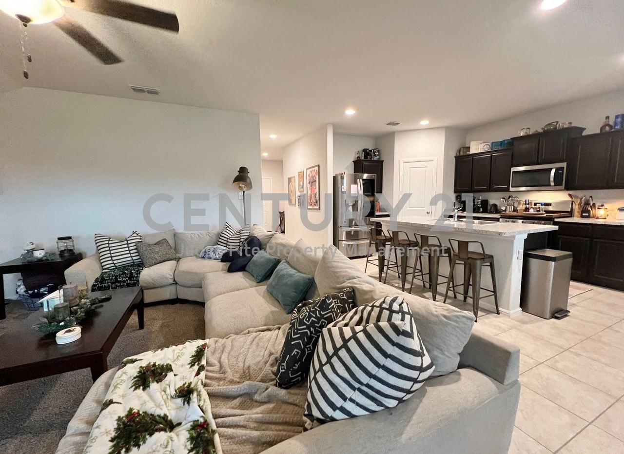 1125 Loomis Trl - Photo 3 of 11