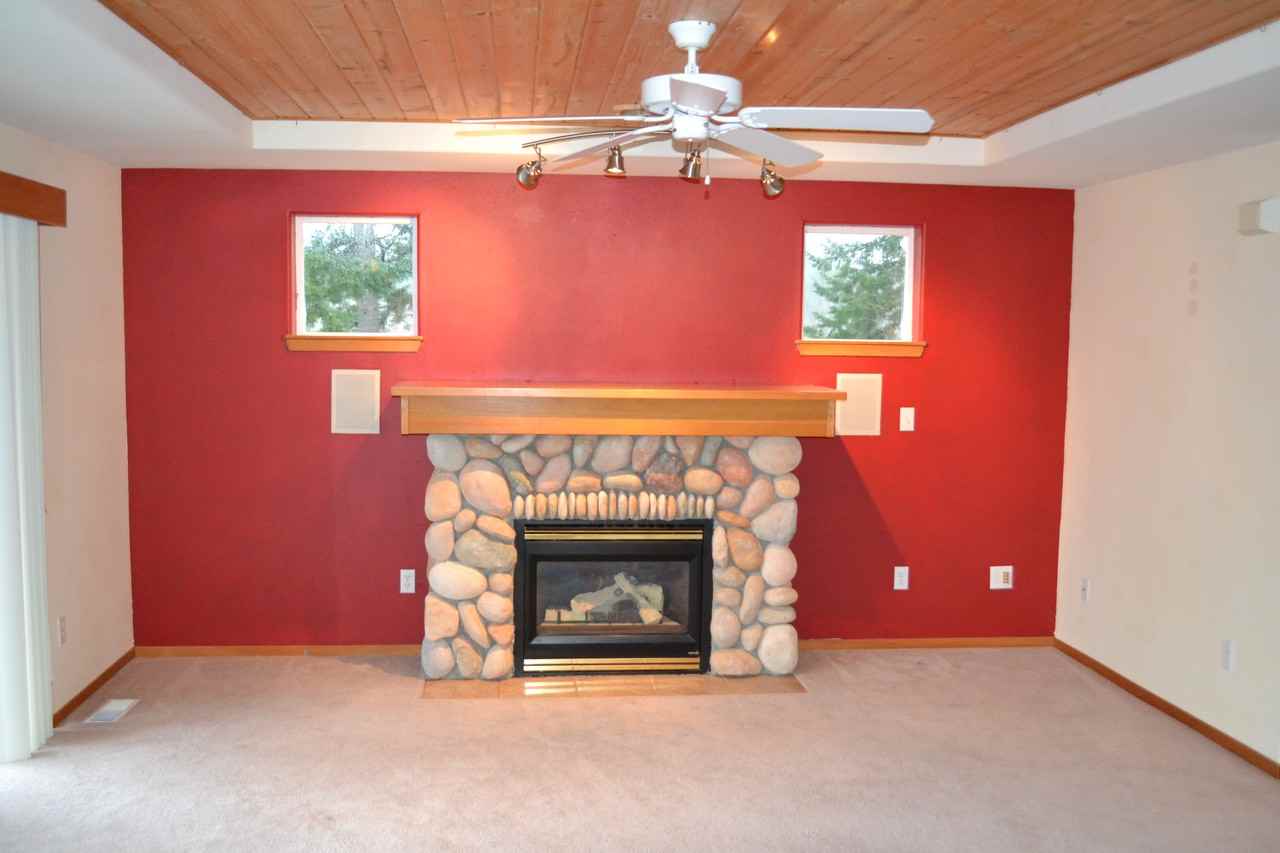 2225 Lindsay Ave - Photo 2 of 20