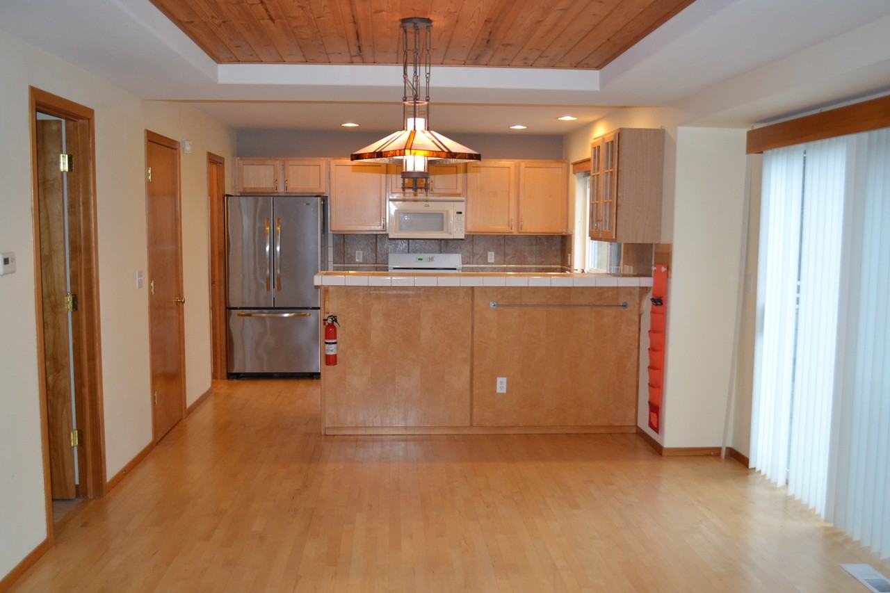 2225 Lindsay Ave - Photo 3 of 20