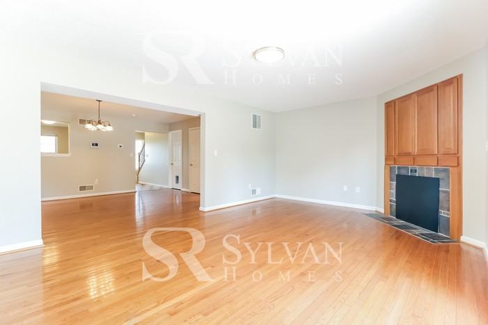 536 Poplar Ave - Photo 3 of 16