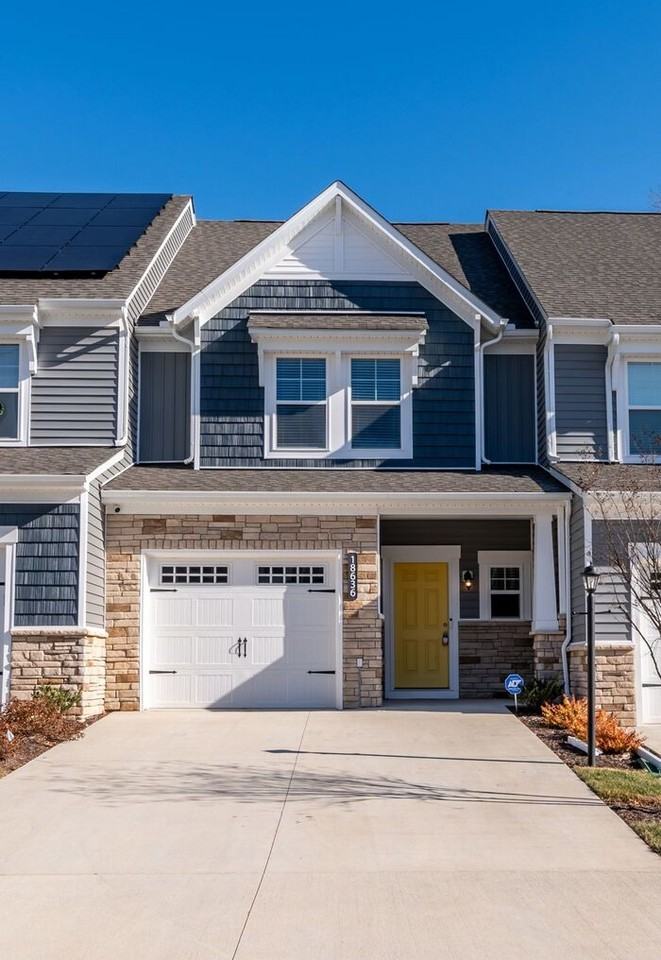 18636 Palisades Rdg - Photo 3 of 32