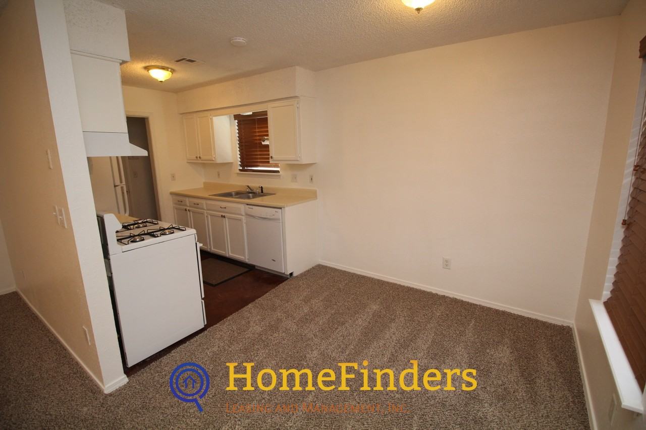 405 W Matthew St - Photo 3 of 10