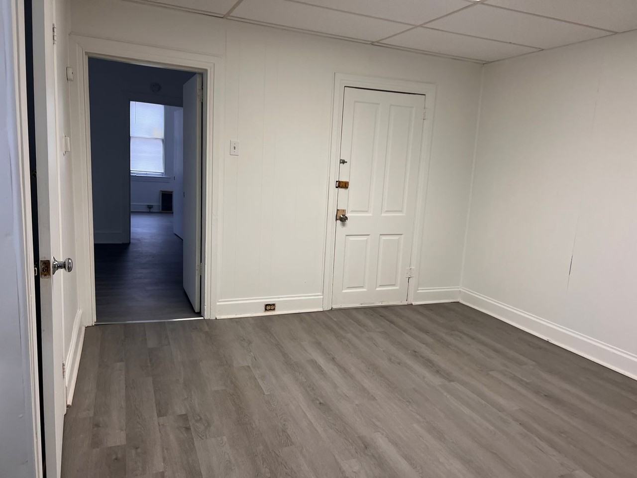 684 E Philadelphia St - Photo 4 of 9