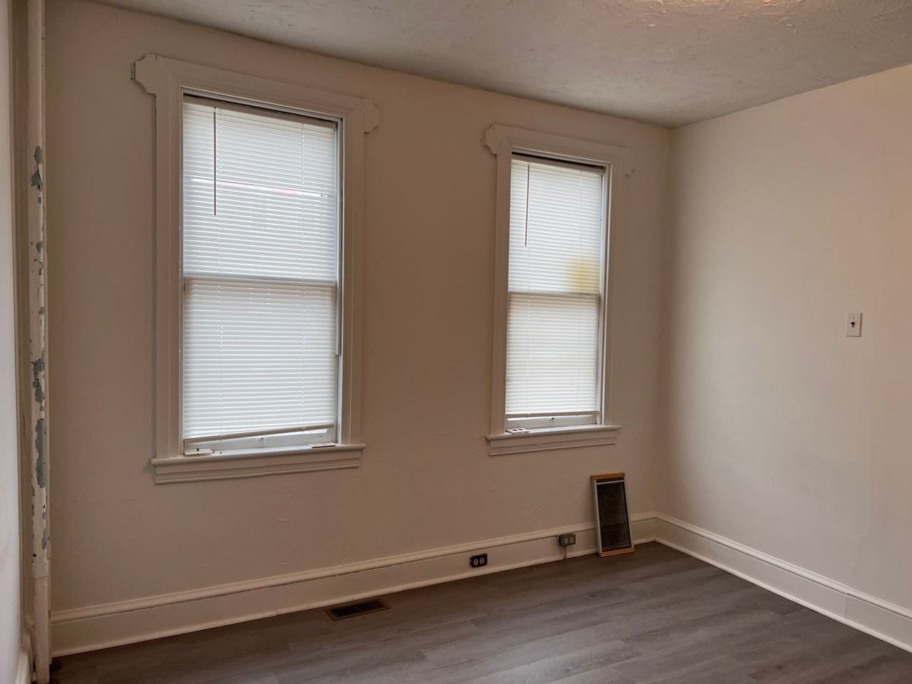 684 E Philadelphia St - Photo 6 of 9