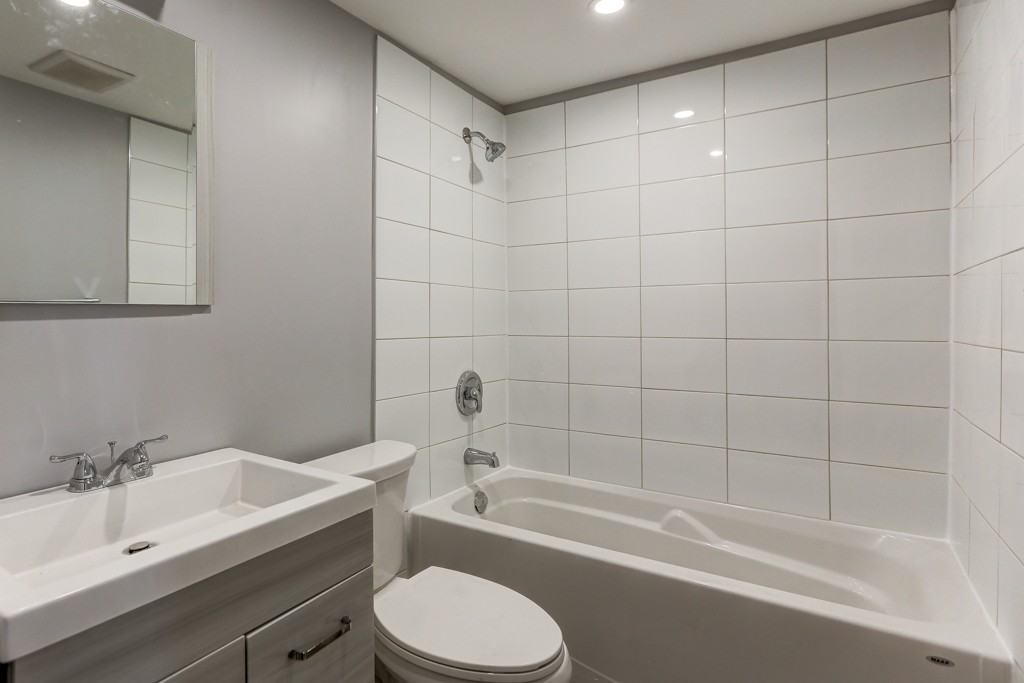 427 Woodcrest Ave - Photo 3 of 29